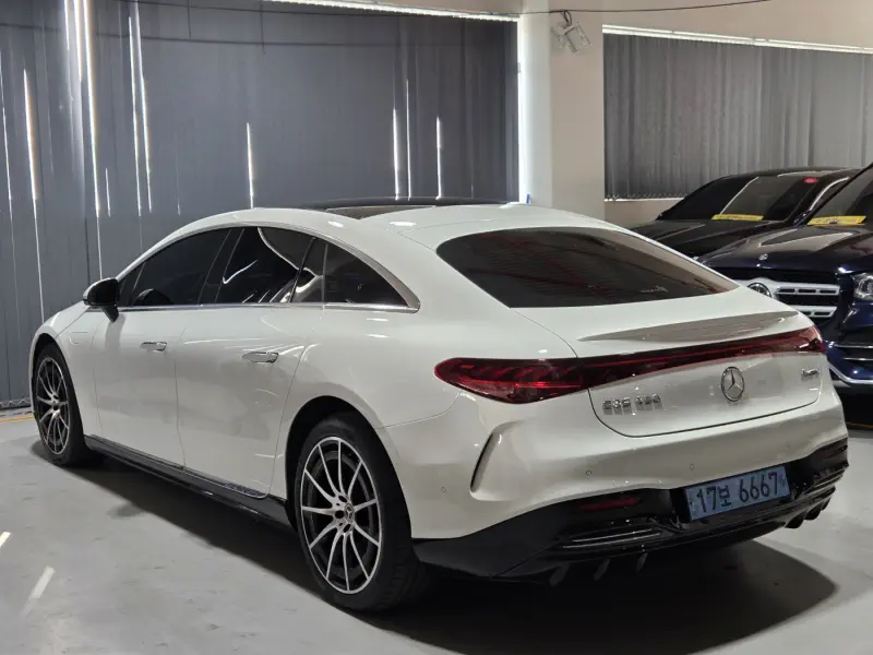 Mercedes-Benz EQS