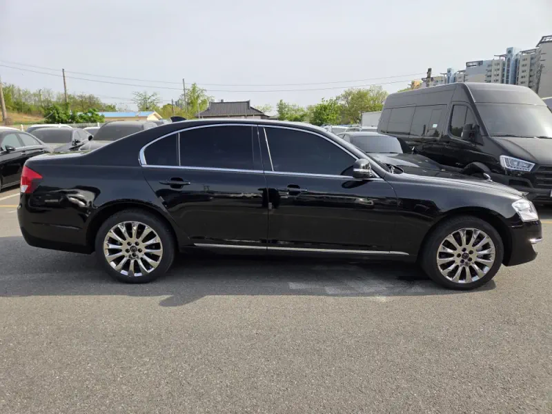 SsangYong Chairman W