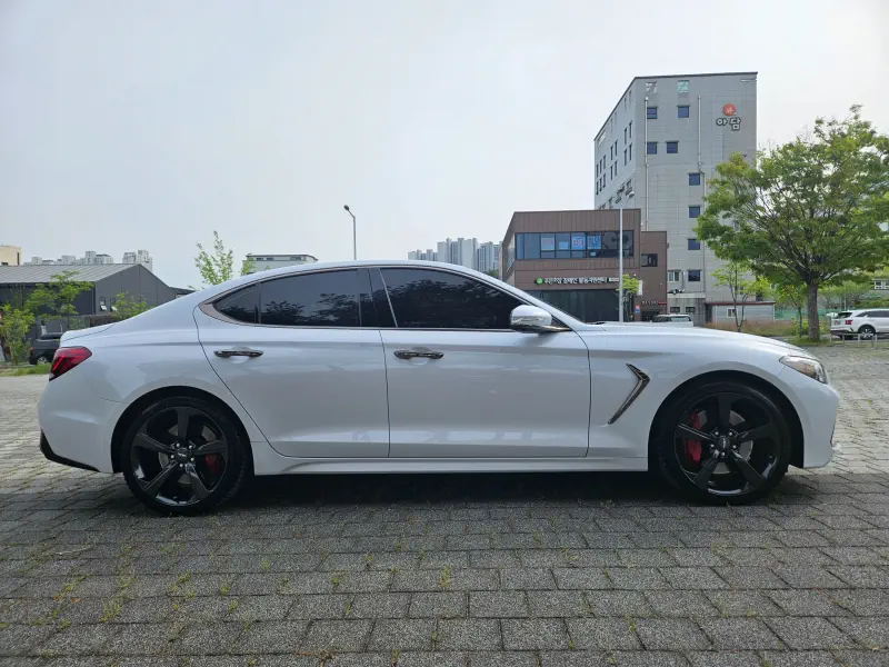 Genesis G70