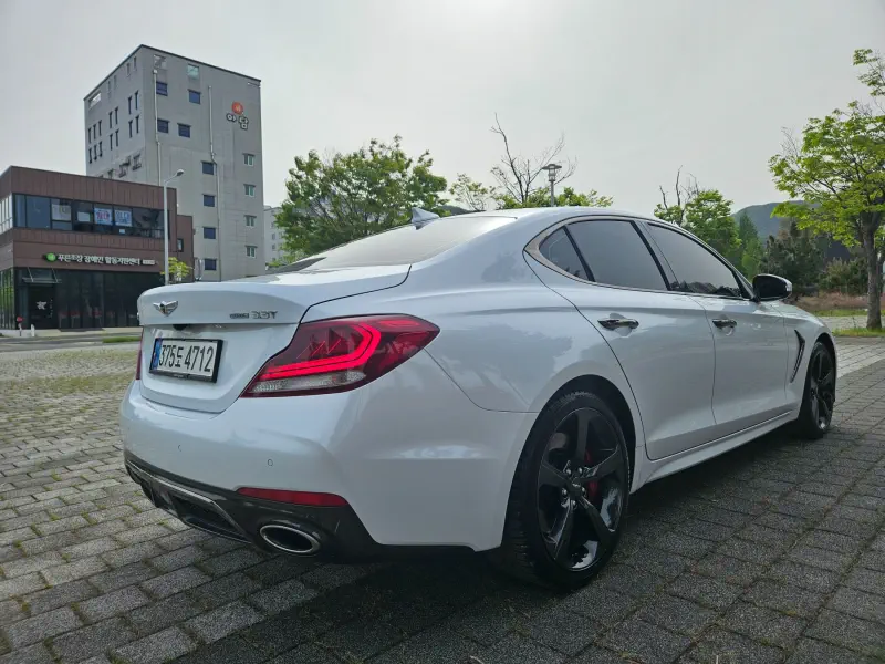 Genesis G70
