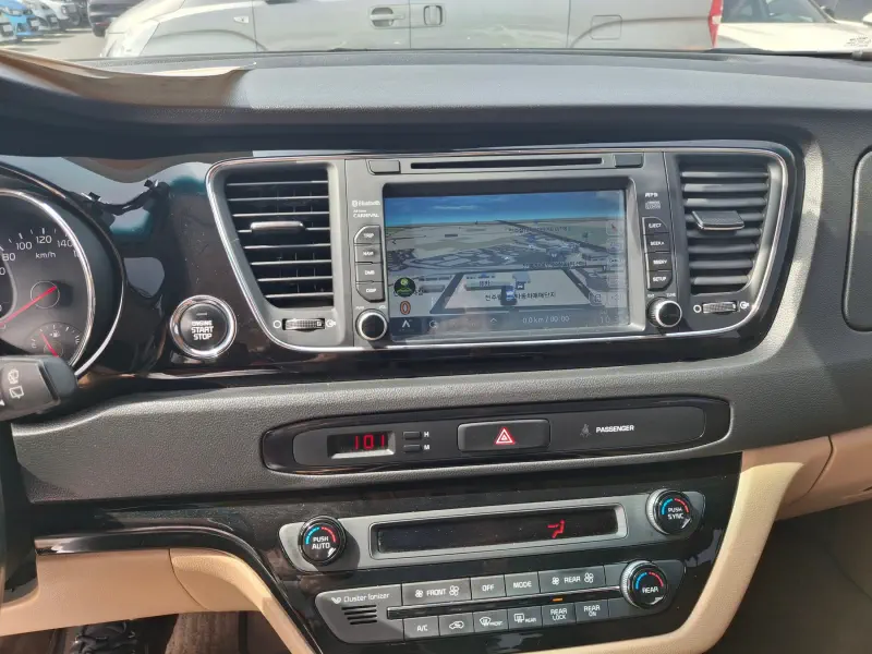 Kia Carnival