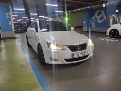 Lexus IS