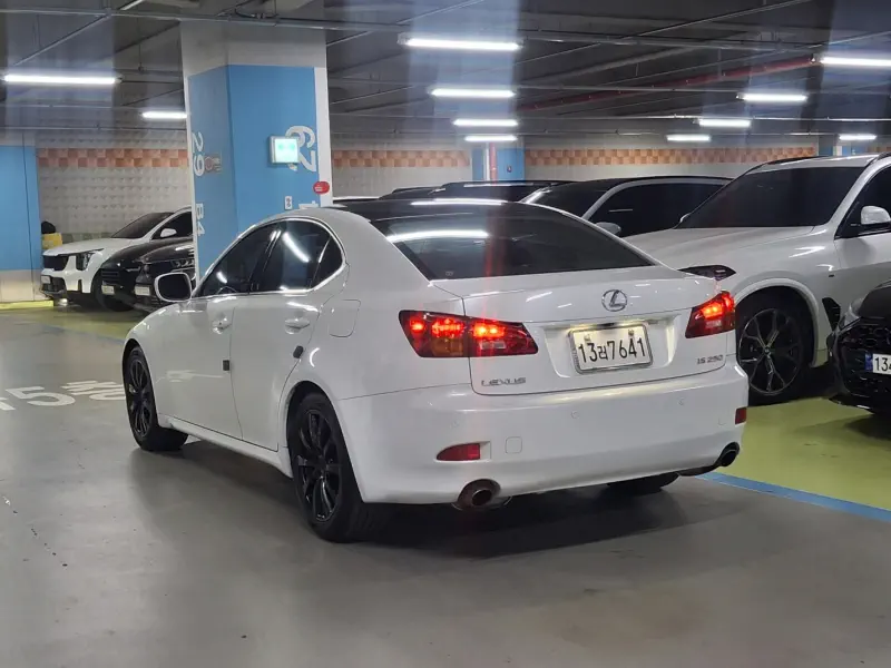 Lexus IS