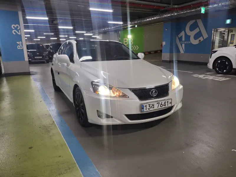 Lexus IS