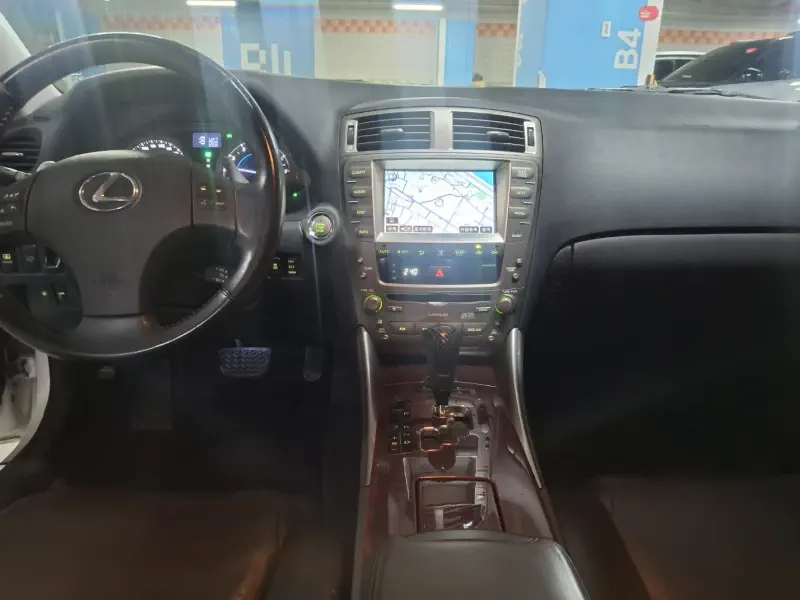 Lexus IS