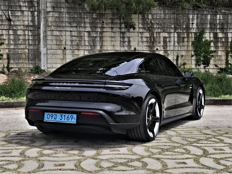 Porsche TAYCAN