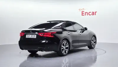 Nissan MAXIMA