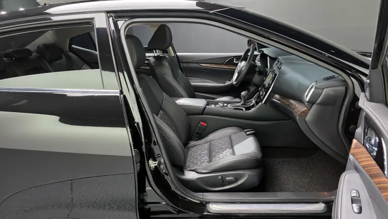 Nissan MAXIMA
