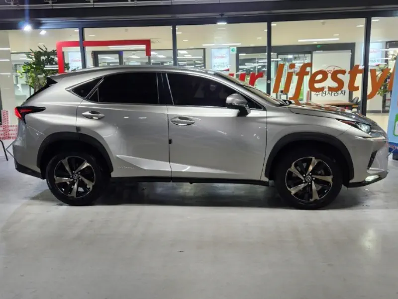 Lexus NX300h