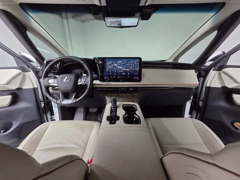 Lexus LM