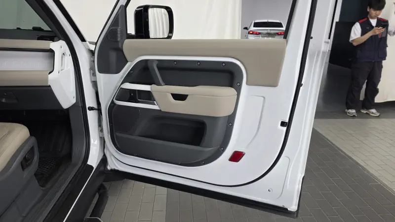 Land Rover Defender
