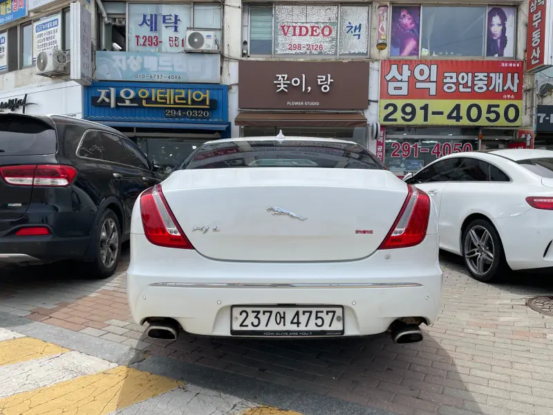 Jaguar XJ