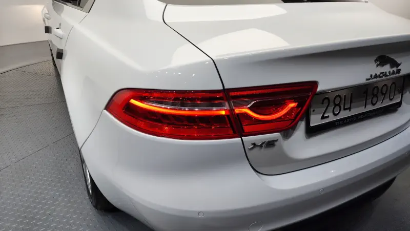 Jaguar XE