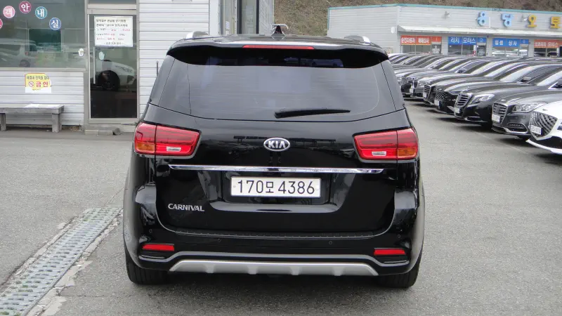 Kia Carnival