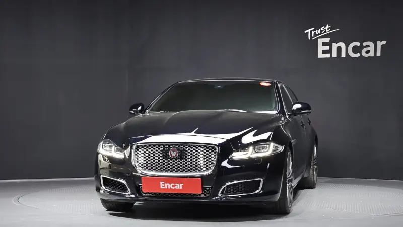 Jaguar XJ