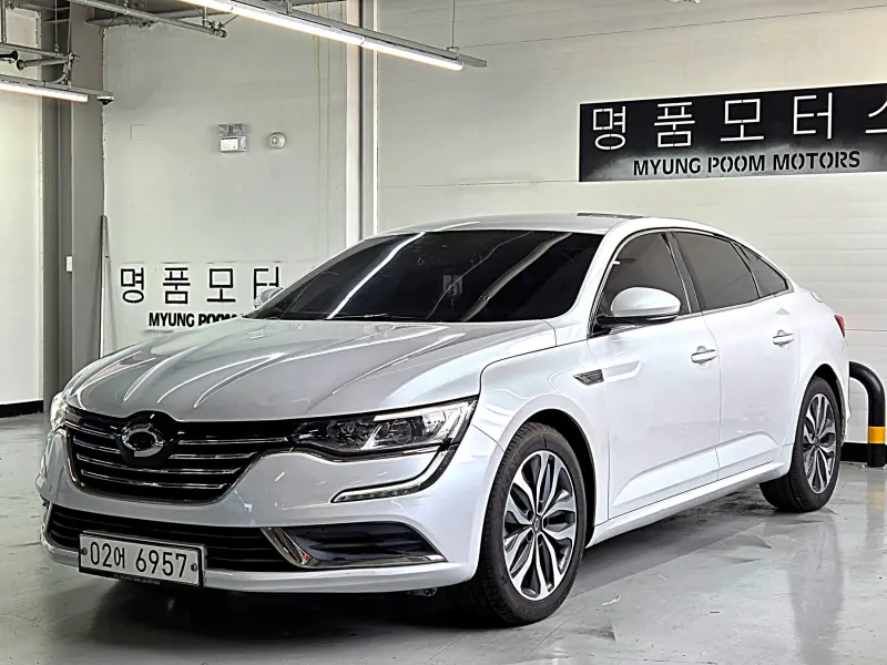 Renault SM6