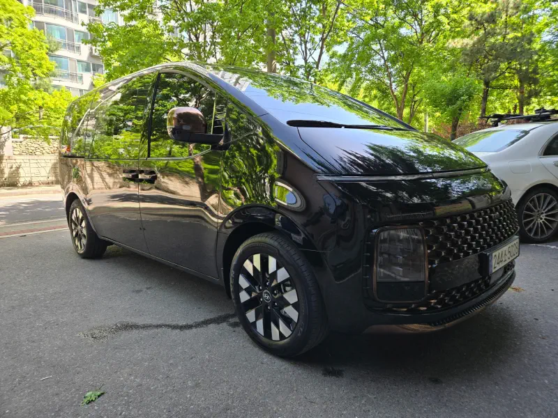 Hyundai Staria
