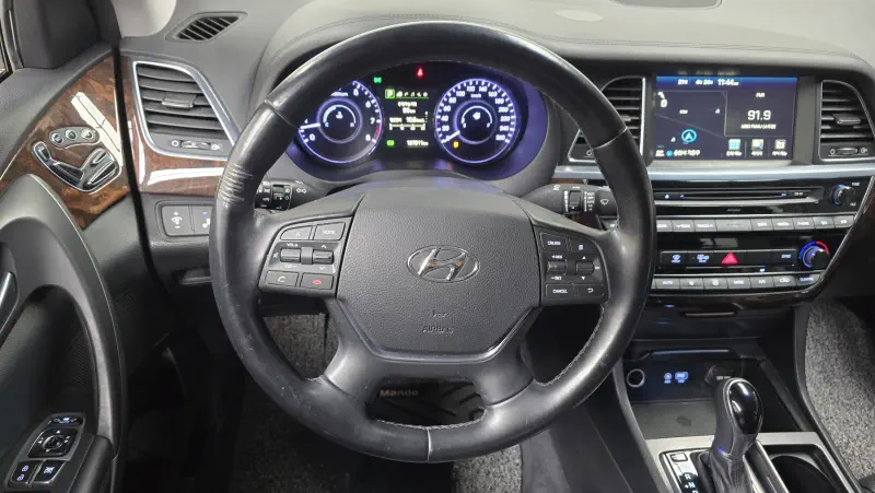 Hyundai Aslan