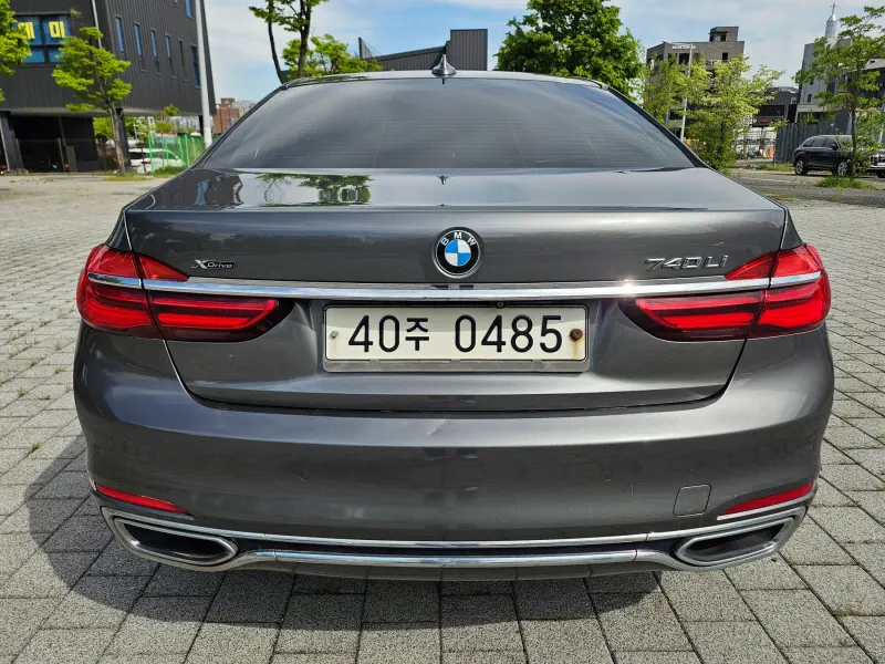 BMW 7-Series