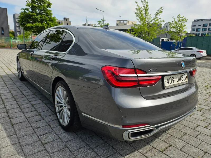 BMW 7-Series