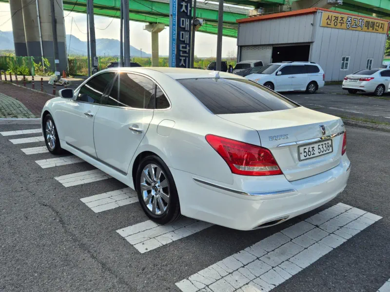 Hyundai Equus
