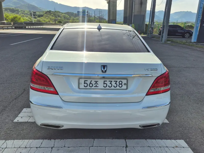 Hyundai Equus