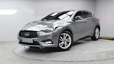 Infiniti Q30