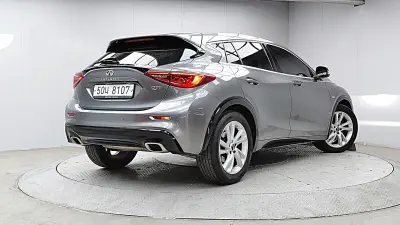 Infiniti Q30
