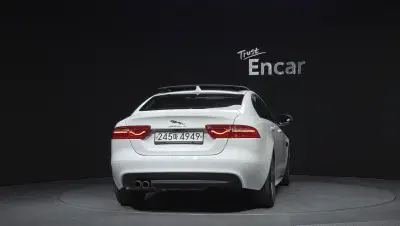 Jaguar XE