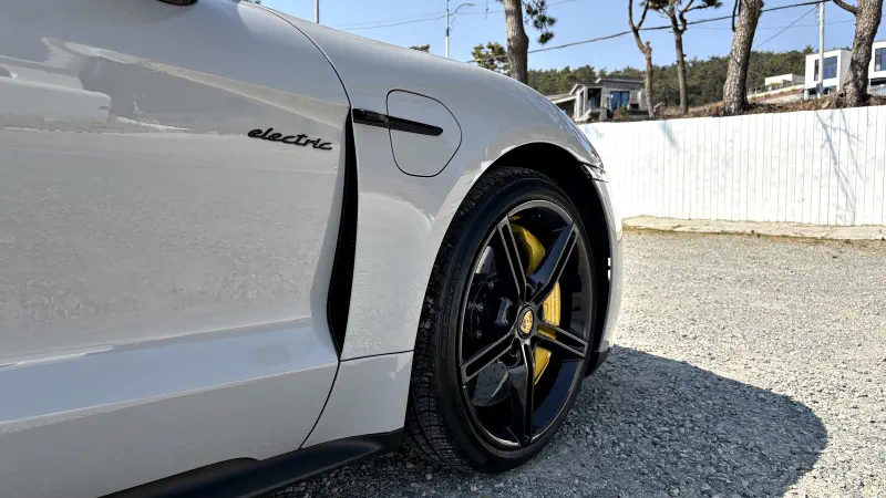 Porsche Taycan