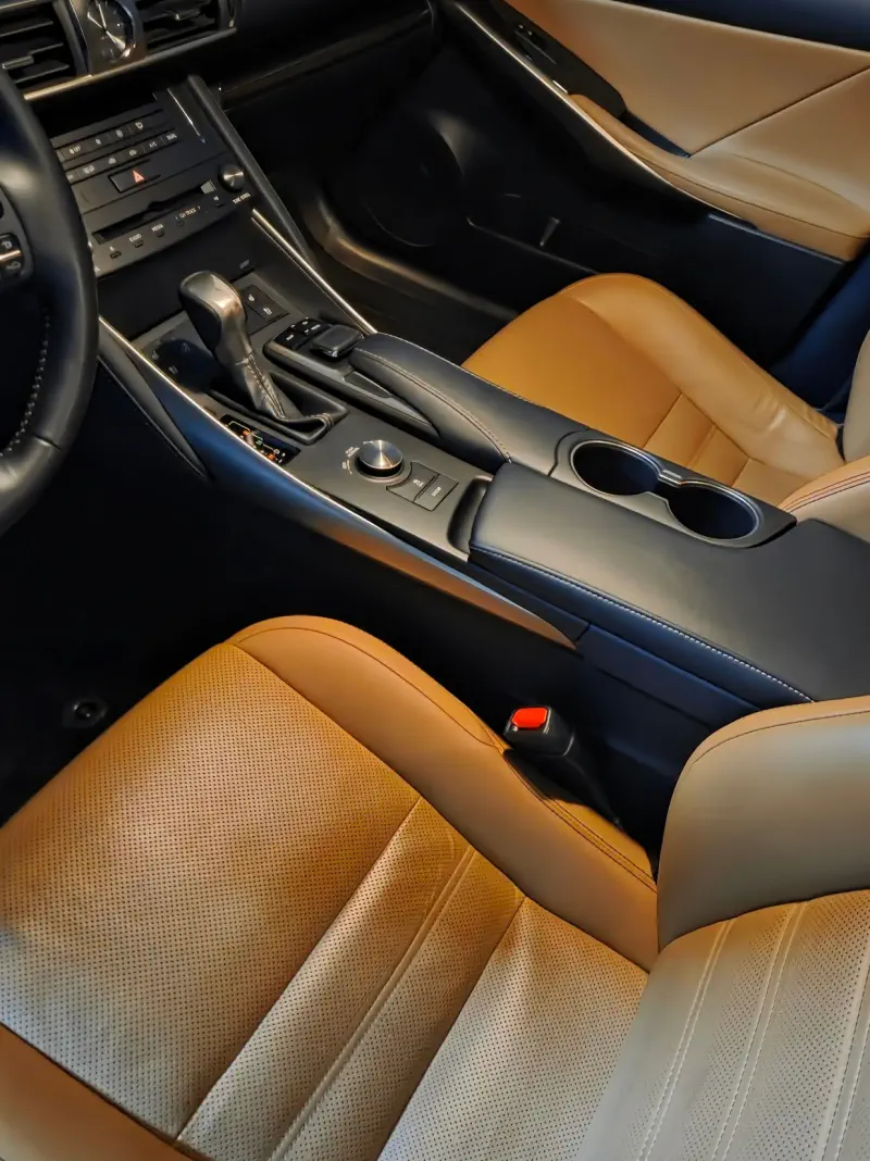 Lexus IS