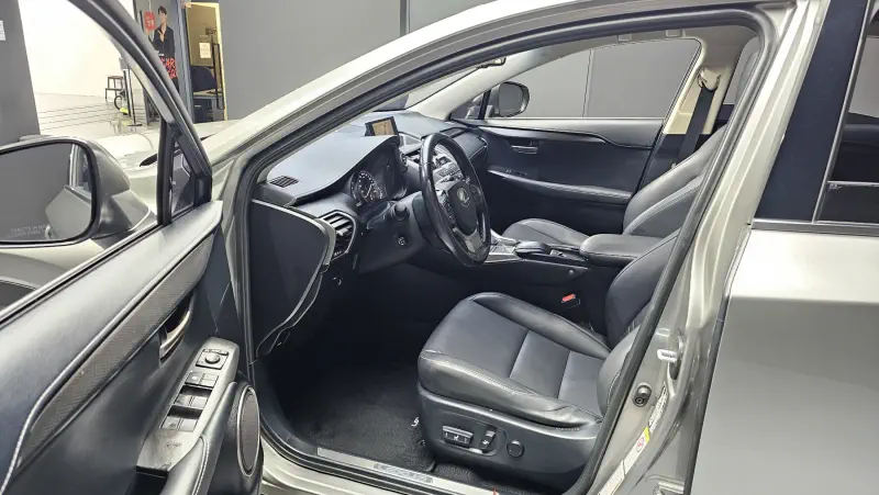 Lexus NX300h