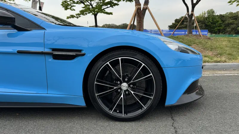 Aston Martin Vanquish