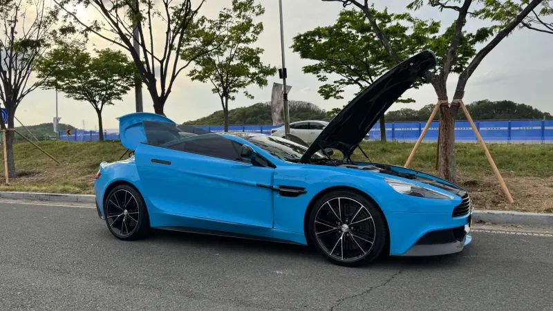 Aston Martin Vanquish