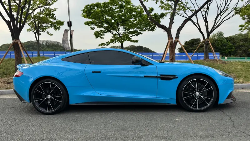 Aston Martin Vanquish
