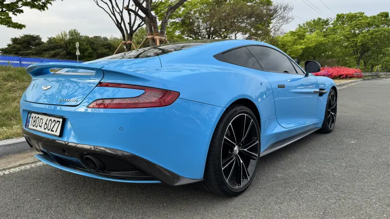 Aston Martin Vanquish