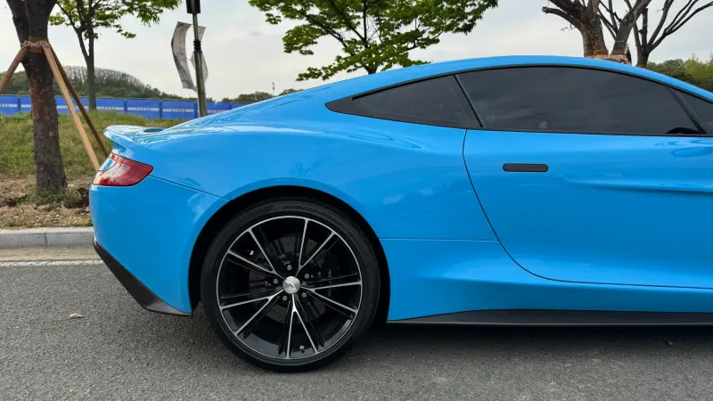 Aston Martin Vanquish