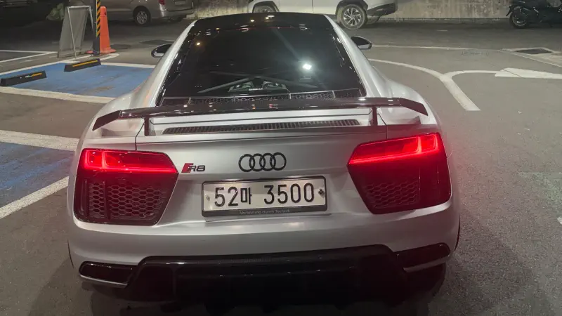 Audi R8
