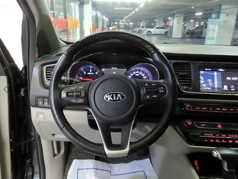 Kia Carnival