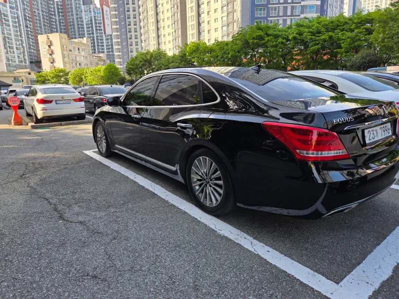 Hyundai Equus