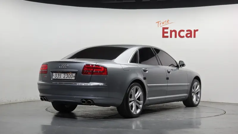 Audi S8