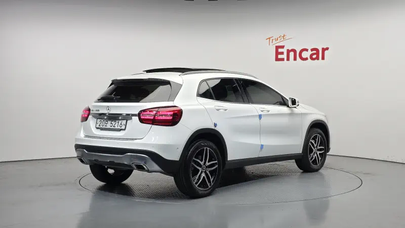 Mercedes-Benz GLA-Class