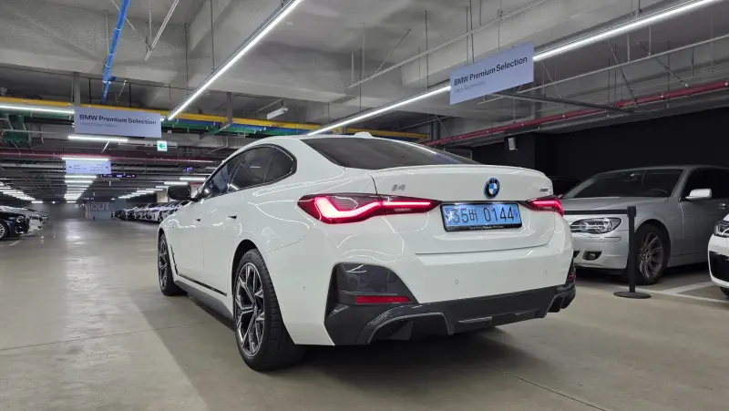 BMW i4