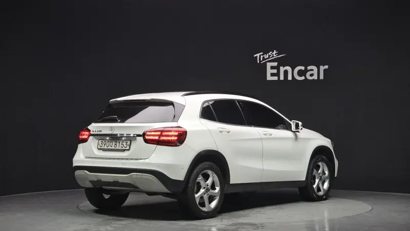 Mercedes-Benz GLA-Class