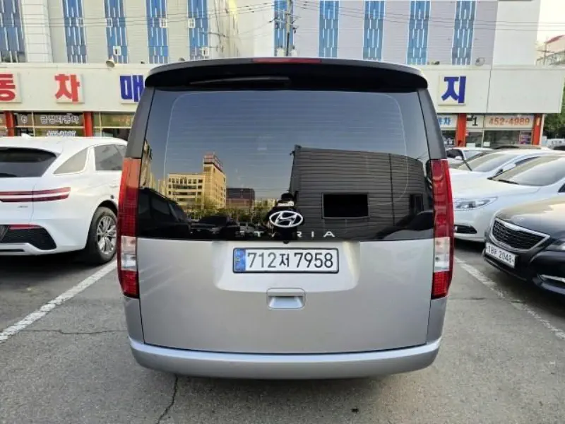 Hyundai Staria