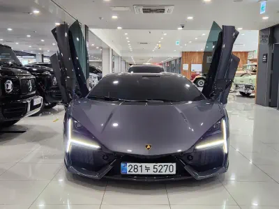 Lamborghini Revuelto