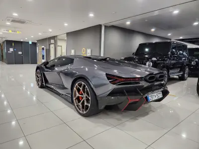 Lamborghini Revuelto