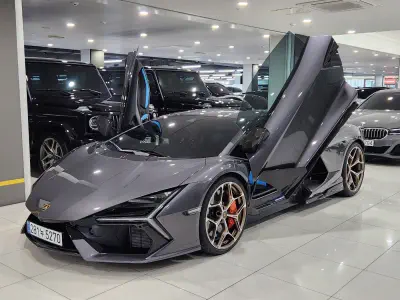 Lamborghini Revuelto