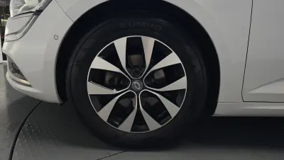 Renault SM6