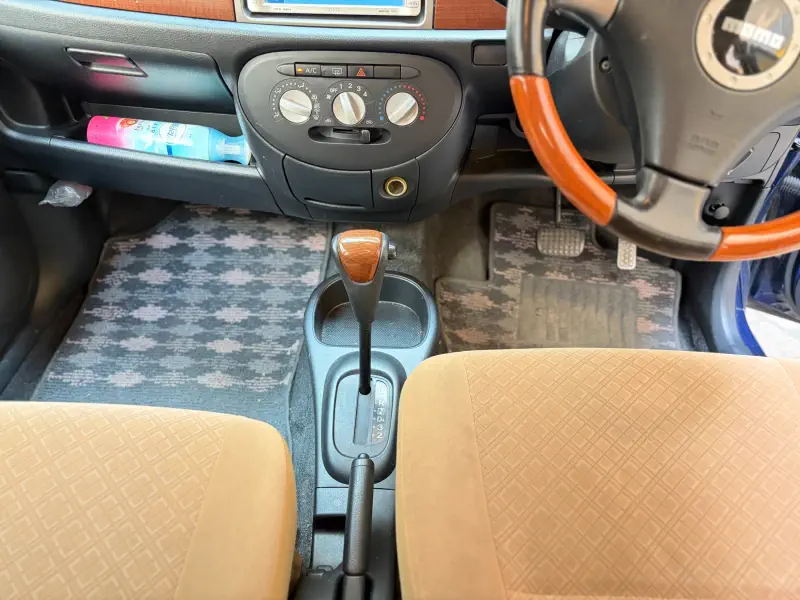 Daihatsu Mira Gino